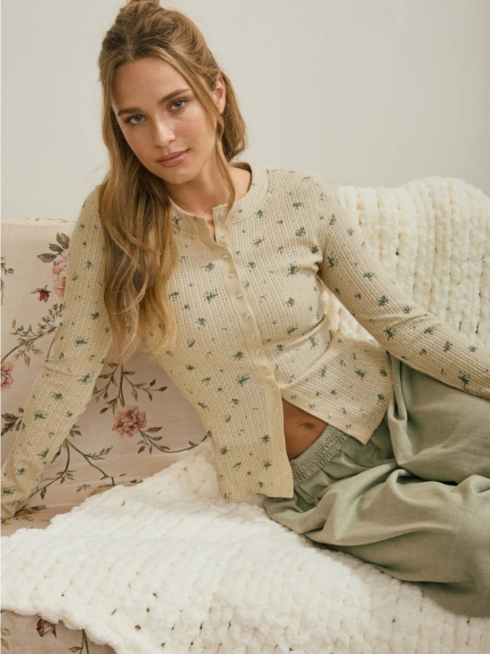 🆕🤍FLORAL KHAKI SNAP WAFFLE TOP